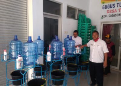 Kades Tenjolayar Sebar Tempat Cuci Tangan Fortable