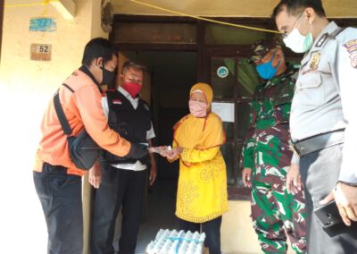 Enam KRTS Desa Tenjolayar Terima Bansos Provinsi Jawa Barat